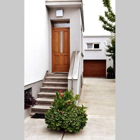 Modern Apartment In Тарнов Екстериор снимка