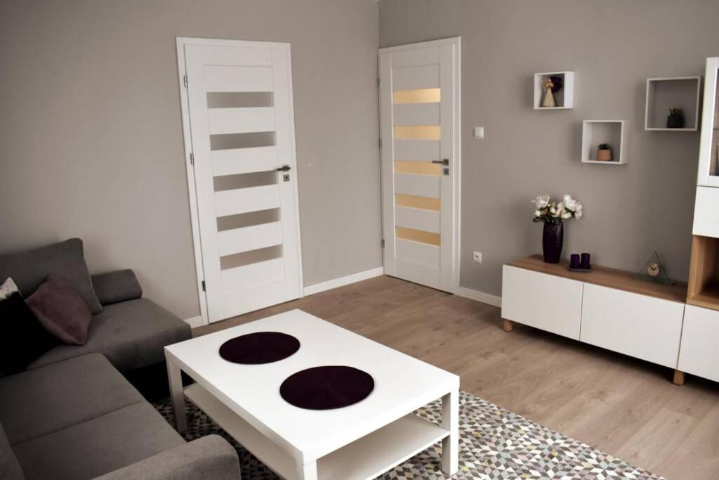 Modern Apartment In Тарнов Екстериор снимка
