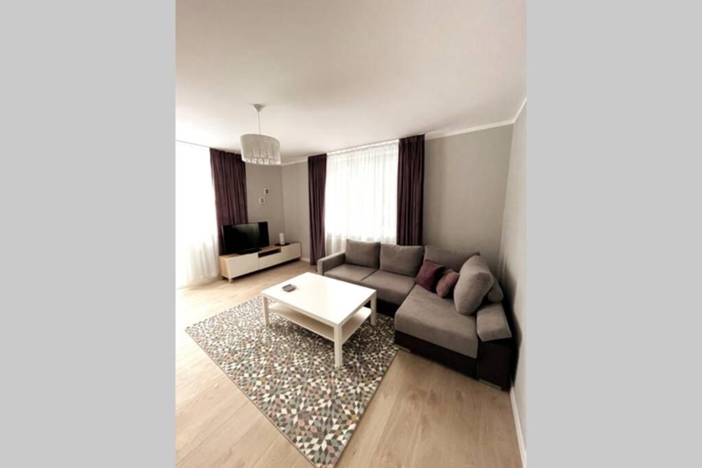 Modern Apartment In Тарнов Екстериор снимка